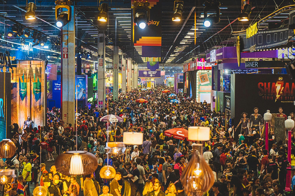 Imagem da multidao nos corredores da CCXP